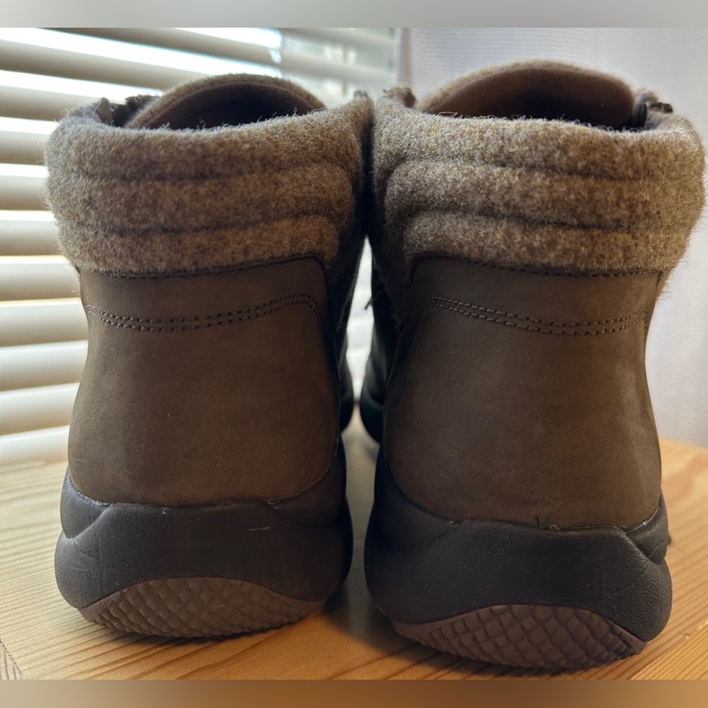 Aravon Waterproof Booties - Picture 2 of 11
